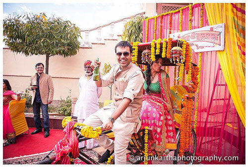 indian-couple-on-a-rickshaw-wedding