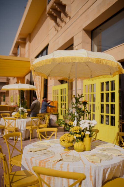 decor-yellow-corner-belle