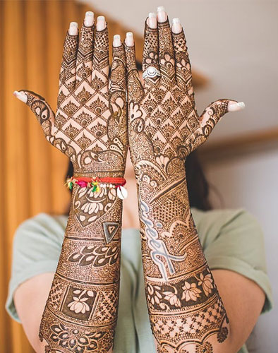 Taniasethphotography-full-name-caligraphy-on-arm